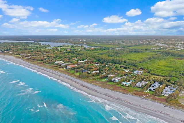 31 N Beach Road, Jupiter Island, FL 33455
