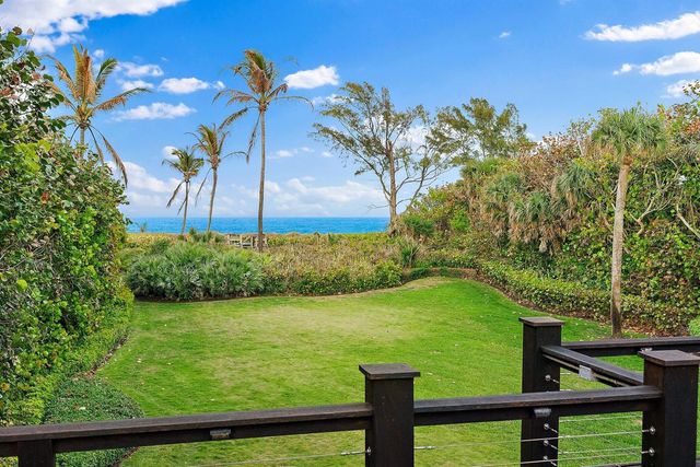 31 N Beach Road, Jupiter Island, FL 33455