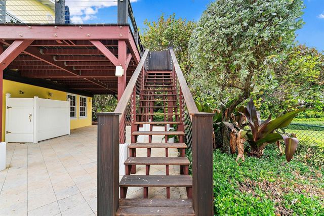 31 N Beach Road, Jupiter Island, FL 33455