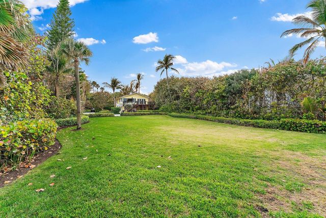 31 N Beach Road, Jupiter Island, FL 33455