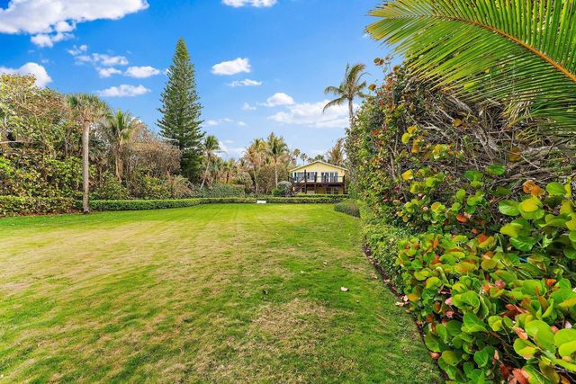 31 N Beach Road, Jupiter Island, FL 33455