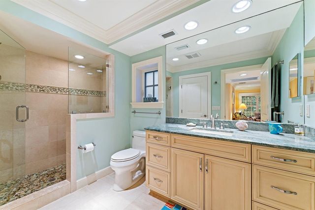 31 N Beach Road, Jupiter Island, FL 33455
