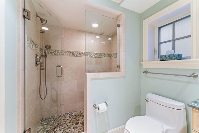 31 N Beach Road, Jupiter Island, FL 33455