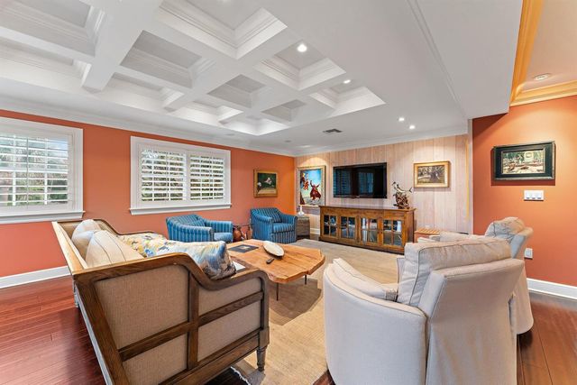 31 N Beach Road, Jupiter Island, FL 33455