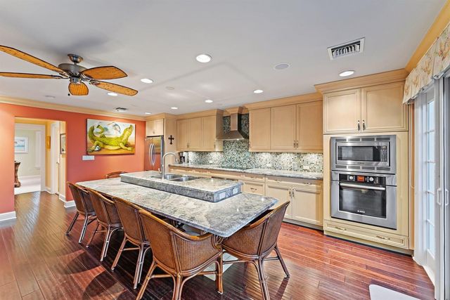 31 N Beach Road, Jupiter Island, FL 33455