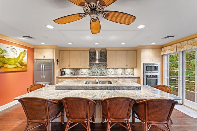 31 N Beach Road, Jupiter Island, FL 33455