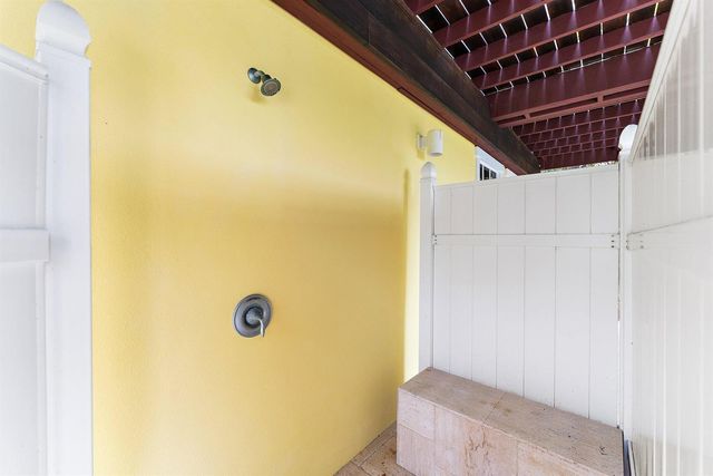 31 N Beach Road, Jupiter Island, FL 33455