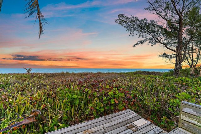 31 N Beach Road, Jupiter Island, FL 33455