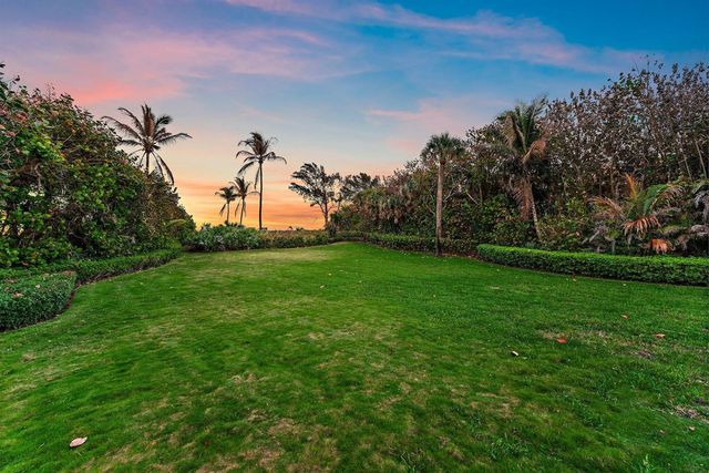 31 N Beach Road, Jupiter Island, FL 33455