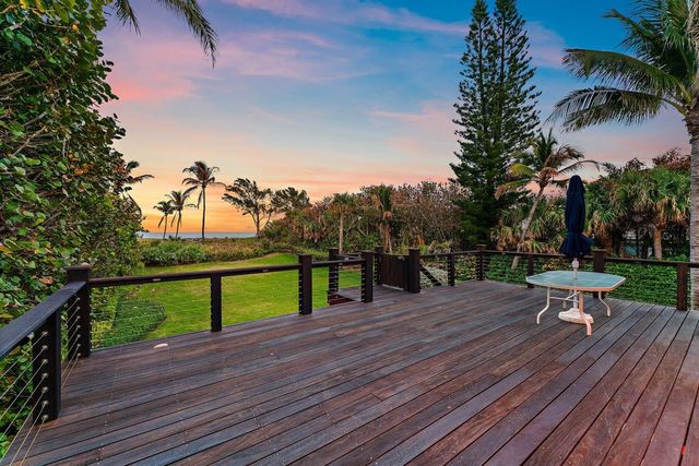 31 N Beach Road, Jupiter Island, FL 33455