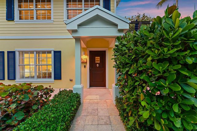 31 N Beach Road, Jupiter Island, FL 33455