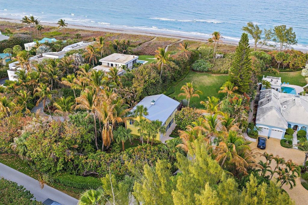 31 N Beach Road, Jupiter Island, FL 33455