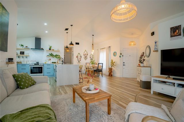 17235 NW 7th St, Pembroke Pines, FL 33029