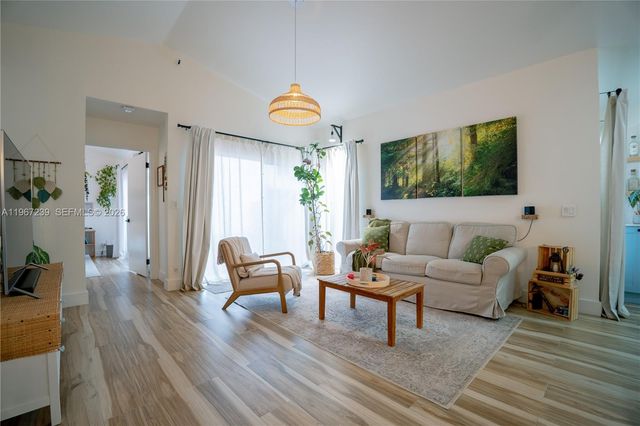 17235 NW 7th St, Pembroke Pines, FL 33029