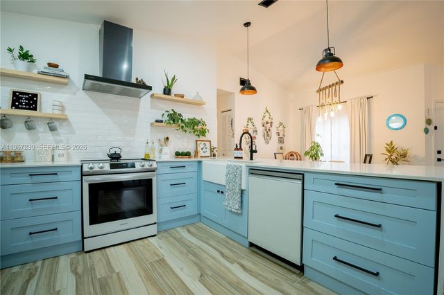 17235 NW 7th St, Pembroke Pines, FL 33029