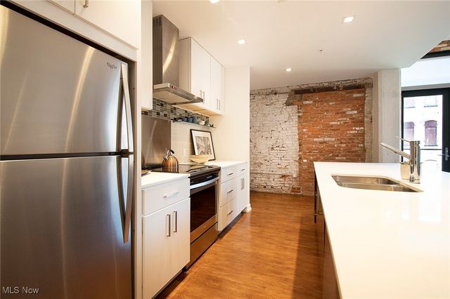 725 Johnson Court 517, Cleveland, OH 44113