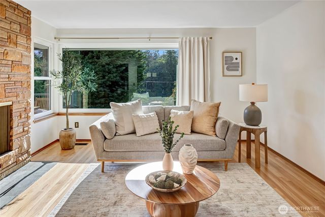 7571 45th Avenue SW, Seattle, WA 98136