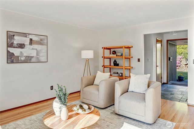 7571 45th Avenue SW, Seattle, WA 98136