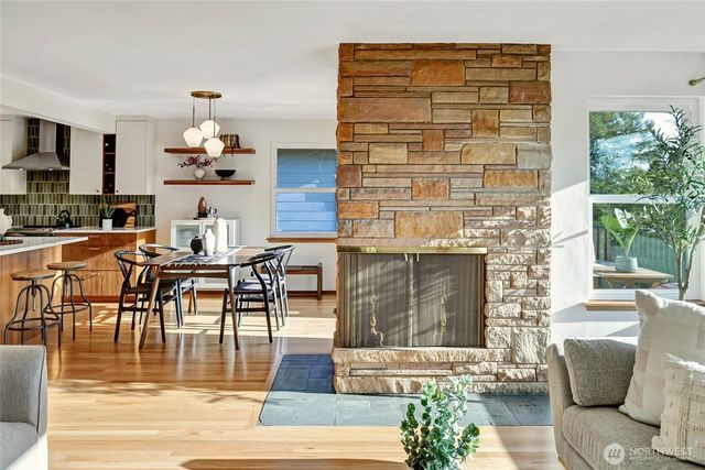 7571 45th Avenue SW, Seattle, WA 98136