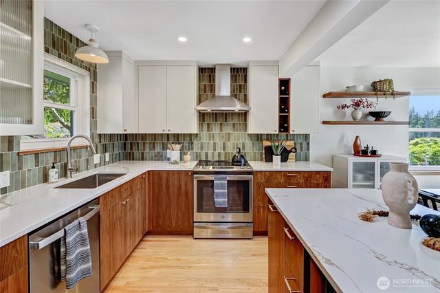 7571 45th Avenue SW, Seattle, WA 98136