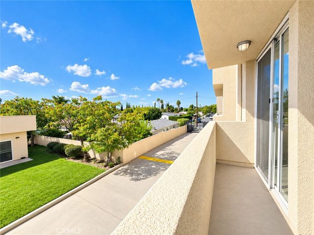 19350 Sherman 112, Reseda, CA 91335
