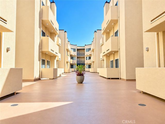 19350 Sherman 112, Reseda, CA 91335