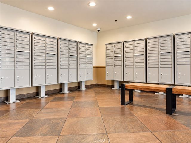 19350 Sherman 112, Reseda, CA 91335