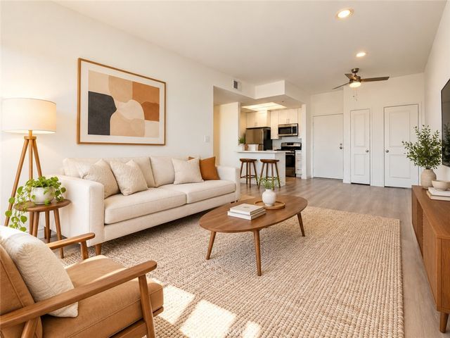 19350 Sherman 112, Reseda, CA 91335