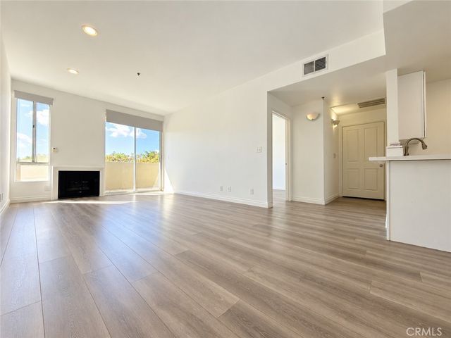 19350 Sherman 112, Reseda, CA 91335