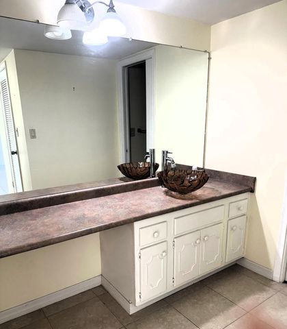 2000 Presidential Way 306, West Palm Beach, FL 33401