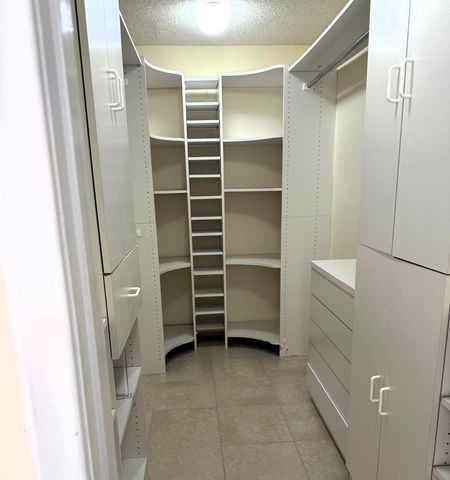 2000 Presidential Way 306, West Palm Beach, FL 33401