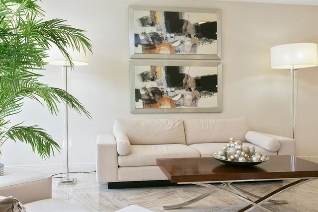 2000 Presidential Way 306, West Palm Beach, FL 33401