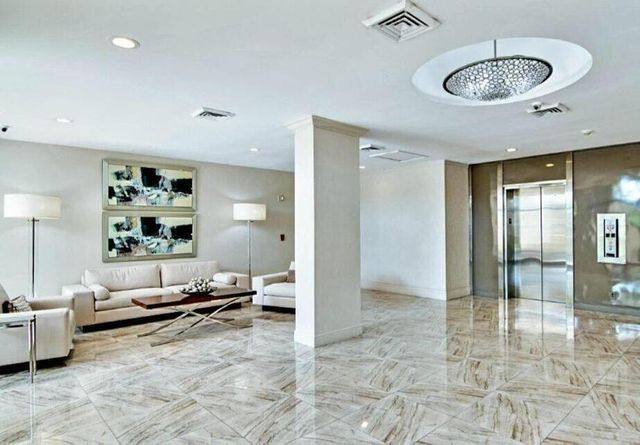 2000 Presidential Way 306, West Palm Beach, FL 33401