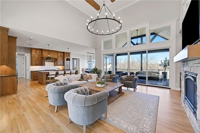 11200 W 169th Street, Overland Park, KS 66221