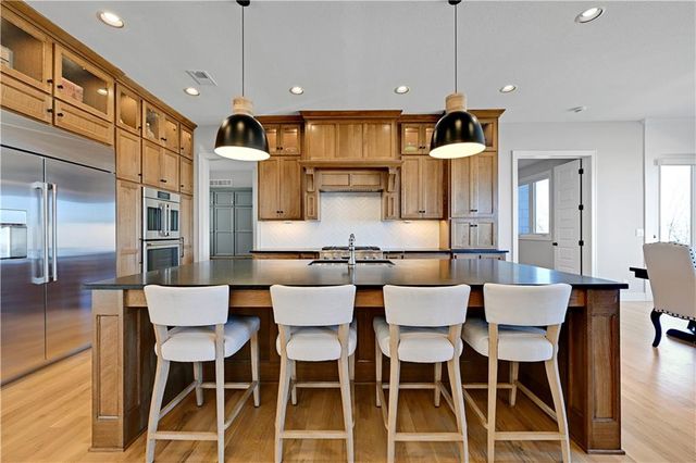 11200 W 169th Street, Overland Park, KS 66221