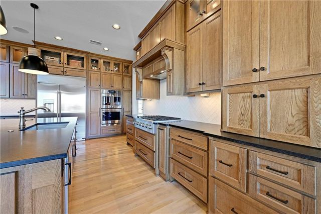 11200 W 169th Street, Overland Park, KS 66221