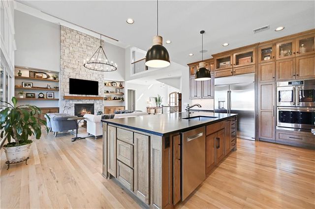 11200 W 169th Street, Overland Park, KS 66221