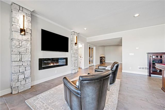 11200 W 169th Street, Overland Park, KS 66221