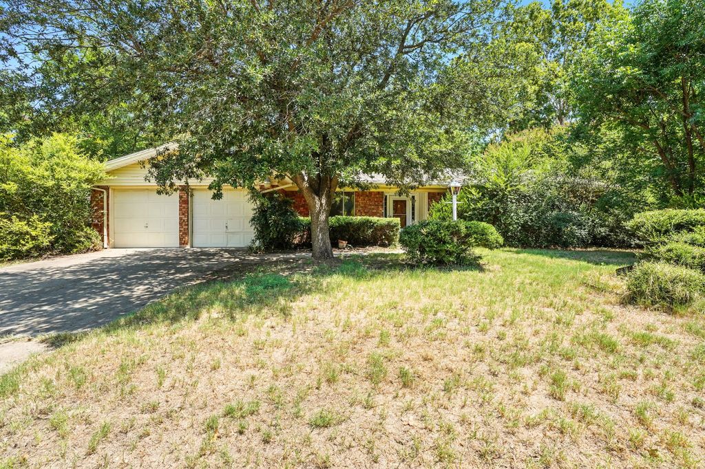 2321 Carten Street, Fort Worth, TX 76112