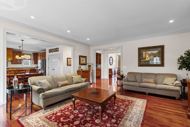 35 Beech Drive, Lake Zurich, IL 60047