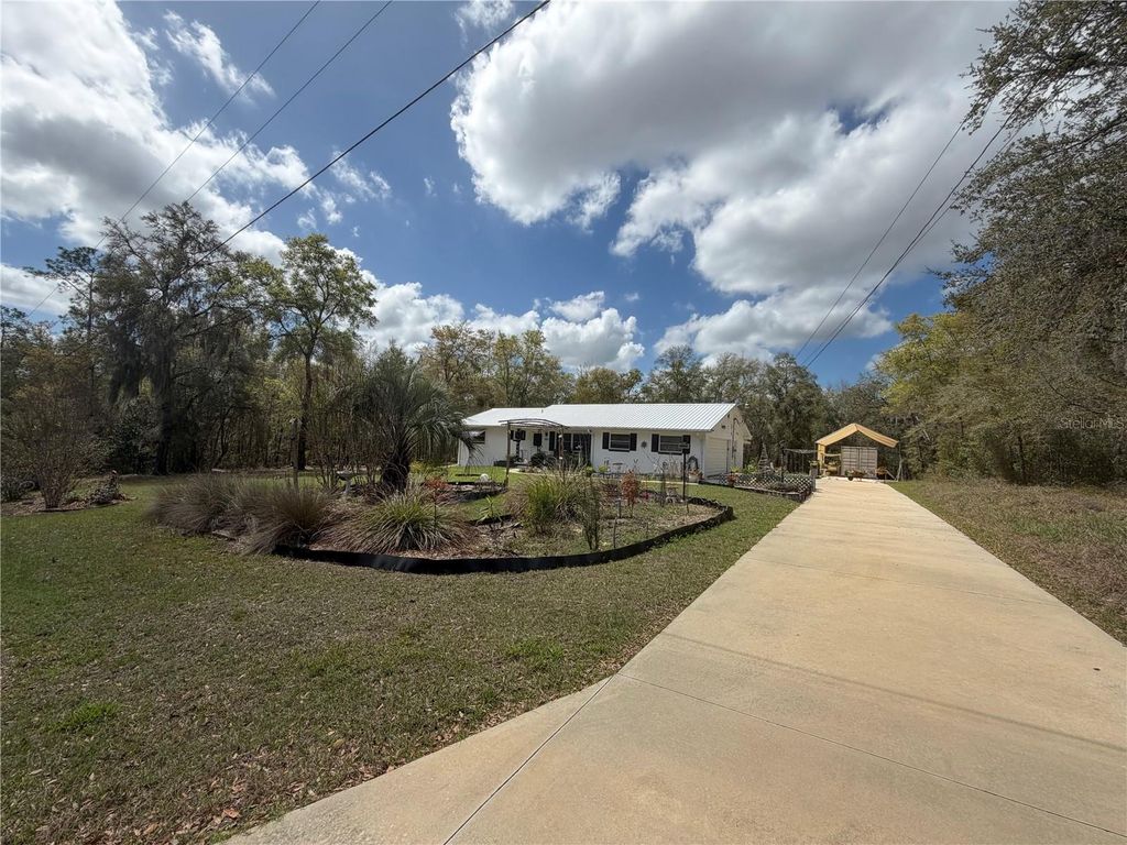 Image 2 of property listing at 4500 SW FRESHWATER COURT, Dunnellon, FL 34431