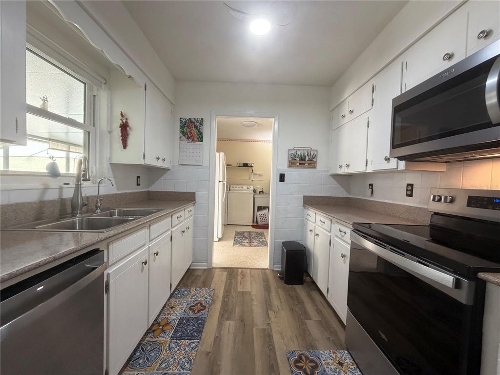 Image 11 of property listing at 4500 SW FRESHWATER COURT, Dunnellon, FL 34431