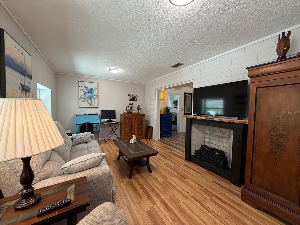 Image 19 of property listing at 4500 SW FRESHWATER COURT, Dunnellon, FL 34431