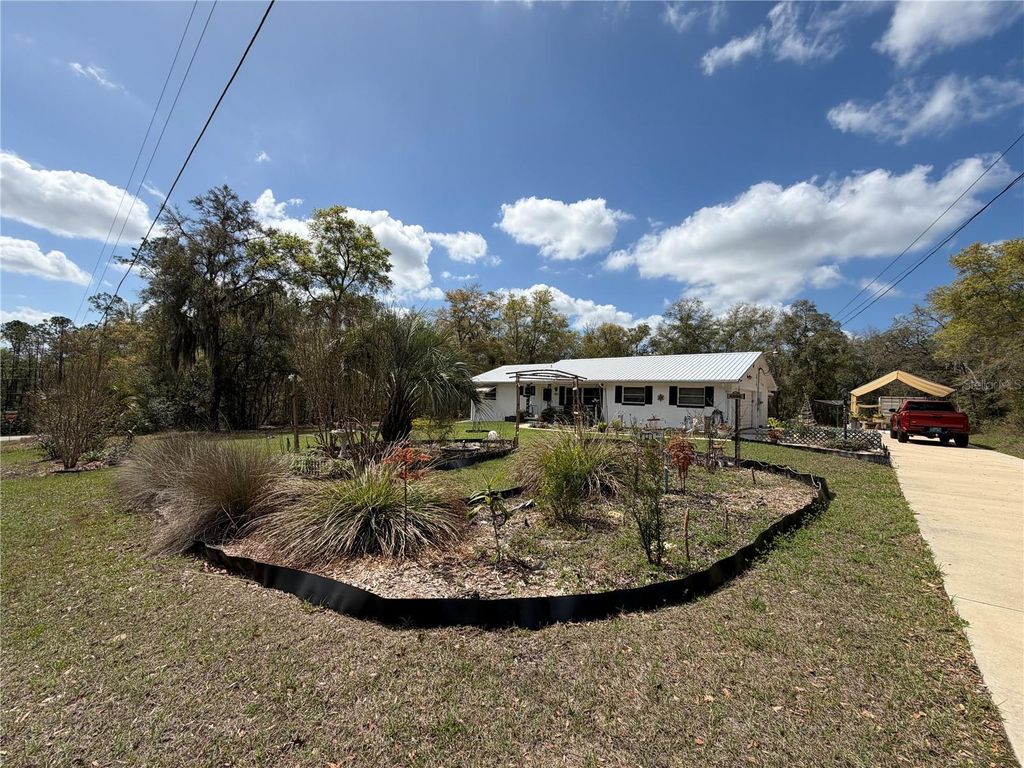Image 26 of property listing at 4500 SW FRESHWATER COURT, Dunnellon, FL 34431