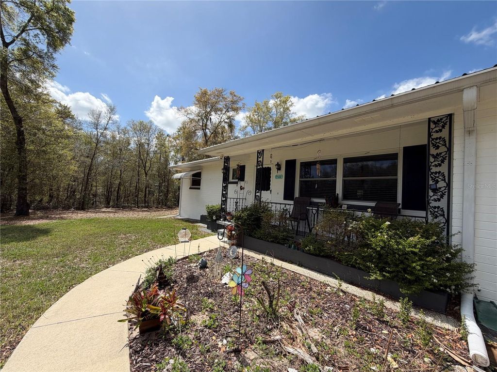 Image 4 of property listing at 4500 SW FRESHWATER COURT, Dunnellon, FL 34431