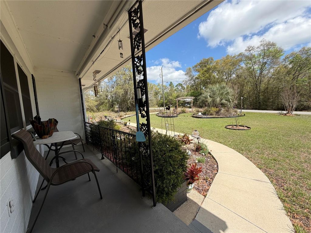 Image 5 of property listing at 4500 SW FRESHWATER COURT, Dunnellon, FL 34431