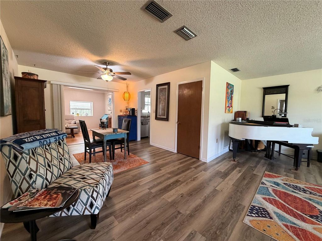 Image 7 of property listing at 4500 SW FRESHWATER COURT, Dunnellon, FL 34431