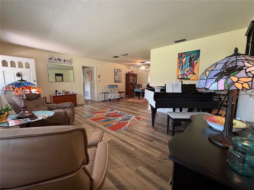 Image 9 of property listing at 4500 SW FRESHWATER COURT, Dunnellon, FL 34431