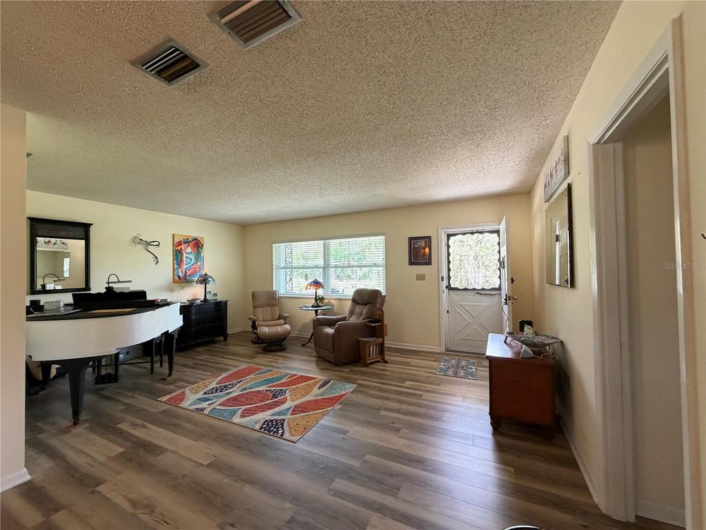 Image 10 of property listing at 4500 SW FRESHWATER COURT, Dunnellon, FL 34431