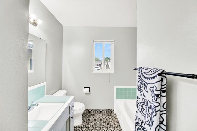 1530 Morene Way, Modesto, CA 95355